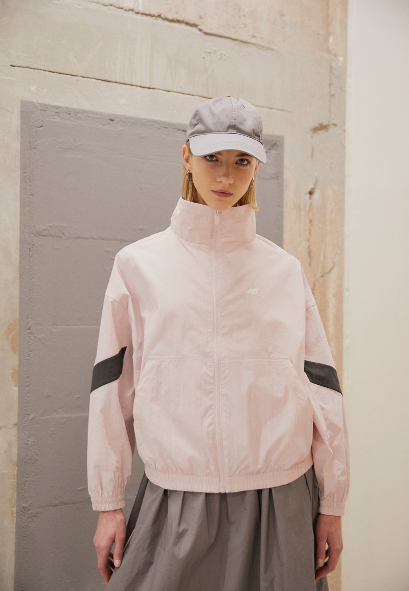 New Balance ATHLETICS JACKET Lichte jas Pink/donkerroze Zalando.nl