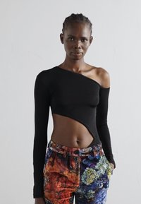 Materiel DIAGONAL CUT BODY - Trükipildiga T-särk - black