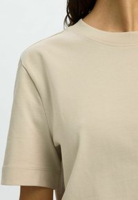 Selected Femme ESSENTIAL BOXY NOOS - T-shirt basic - oatmeal