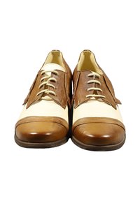 Braune und cremefarbene Lederschuhe mit klassischem Design, rund zulaufender Spitze, Schnürverschluss und kontrastierenden Wingtip-Akzenten.