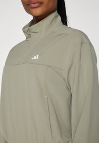 adidas Performance AEROREADY TRAIN ESSENTIALS QUARTER ZIP - Verryttelytakki - silver pebble