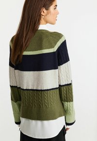 Next Pulover - khaki green
