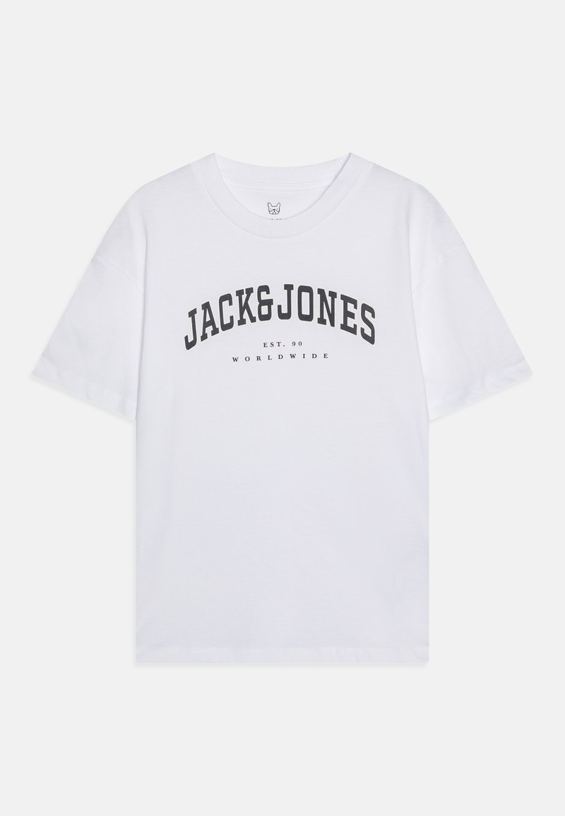 Balts īsām piedurknēm kokvilnas T-krekls ar melnu uzdruku, kas lasāma kā "JACK&JONES EST. 90 WORLDWIDE" izliekta dizainā.