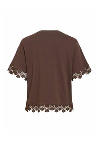 Haut marron à manches courtes avec bordure en dentelle florale aux manches et à l'ourlet, vu de dos sur fond blanc.