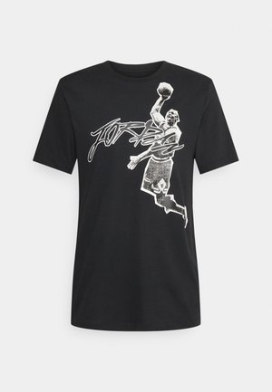 Schwarzes T-Shirt mit weißer Grafik eines Basketballspielers, der mit Ball springt, und dem Wort „JORDAN“ in stilisiertem Schriftzug über der Brust.