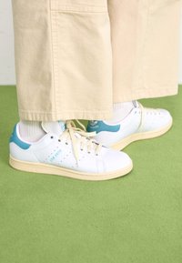 STAN SMITH  - Trainers - white/preloved blue/cream white