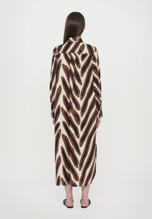 KARRINGTON DRESS - Skjortekjole - brown