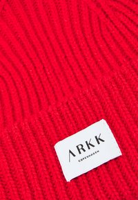 ARKK Copenhagen CLASSIC BEANIE UNISEX - Beanie - fiery red