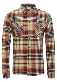 Camisa de cuadros de manga larga en tonalidades de rojo, amarillo y marrón, con cierre de botones, dos bolsillos en el pecho y una textura suave.