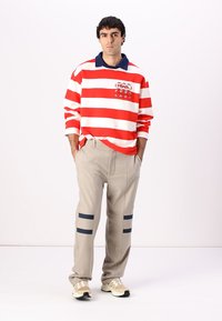 Pal Sporting Goods DRIFT STRIPED LONG SLEEVE UNISEX - Sudadera - red