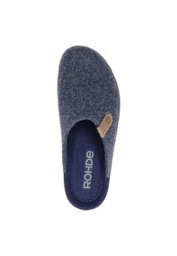 Chausson en feutre bleu marine avec un bout arrondi, une étiquette d'accent marron près de l'ouverture, et une semelle intérieure rembourrée affichant le logo "ROHDE".