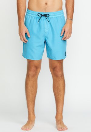 Blaue Badeshorts aus leichtem Stoff, mit einem elastischen Bund und schwarzem Kordelzug sowie einer Seitentasche. Keine sichtbaren Muster.