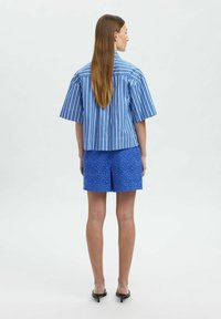 Selected Femme HØJTALJEDE  BRODERIE ANGLAISE - Short - dazzling blue