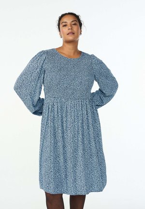 MIT GESMOKTEM OBERTEIL UND KLEINGEBLÜMTEM MUSTER - Hverdagskjole - big dipper w ss flw