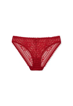 Slip rosso in pizzo con motivi floreali, bordi scallopati e una vestibilità comoda. I dettagli intricati migliorano il design complessivo.