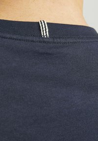 Jack & Jones JORFREDERIKSBERG SS CREW NECK NOOS - Tričko s potlačou - sky captain