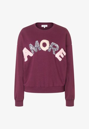 Dunkellila Langarm-Sweatshirt mit dem Text "A MORE" in gemischten, flauschigen und glitzernden Buchstaben über der Brust, gerippte Bündchen und Saum.