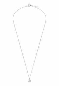 Zilveren ketting met een hartvormige hangert, voorzien van een gestructureerd oppervlak en verfraaid met kleine heldere steentjes.