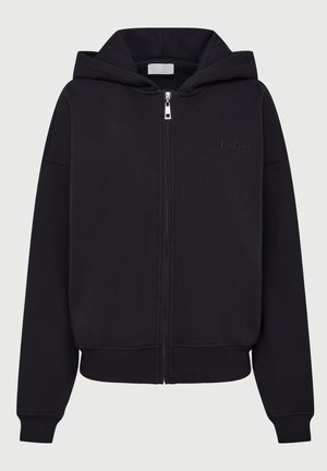 Haut à capuche zippé noir avec capuche, poignets et ourlet côtelés, et logo en relief subtil sur la poitrine gauche.