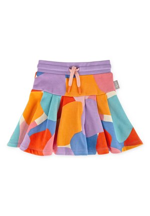 Bunte Plisseerock aus weichem Stoff, mit einem lavendelfarbenen Bund und einer orangefarbenen Kordelzug, sowie abstrakten Formen in Rot, Blau und Gelb.