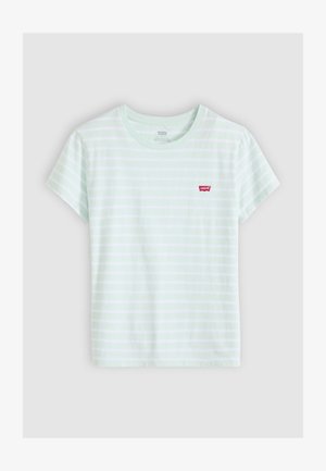 Valge lühikeste varrukatega T-särk helesiniste horisontaalsete triipudega ja vasakul rinnal väike punane Levi'si logomärk.
