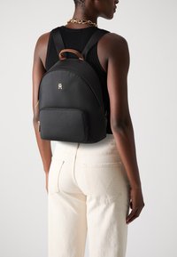 Tommy Hilfiger POPETTE DOME BACKPACK - Sac à dos - black