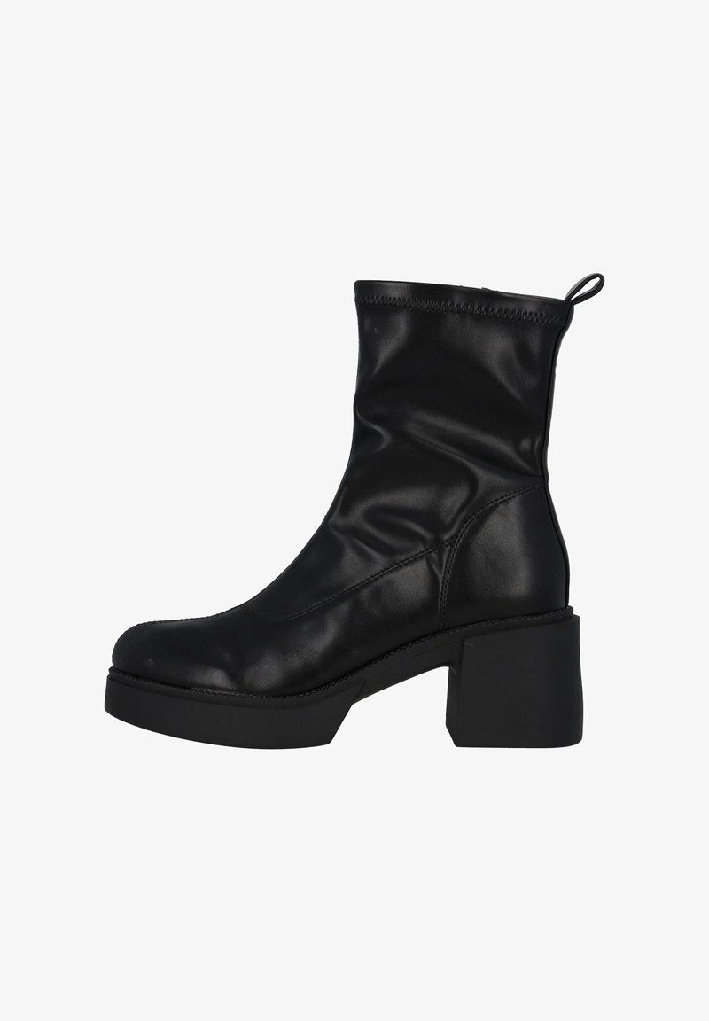 Botas de tobillo de cuero negro con un diseño elegante, tacón cuadrado alto, punta redonda y material elástico para facilitar su uso. Acabados con costuras detalladas.