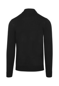 Zwarte langesleeve trui met een gladde textuur, platte kraag en geribde manchetten. Het ontwerp is minimalistisch zonder zichtbare patronen of accenten.