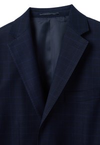 Blazer blu scuro con un sottile motivo a scacchi, colletto a punta e fodera interna liscia.