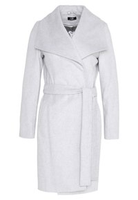 Ljusgrå ullblandad kappa med bred krage, bälte i midjan och långa ärmar. Tyget har en mjuk, texturerad yta.