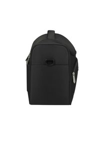Borsa di tessuto nera con una parte superiore arrotondata e chiusura con zip, dotata di una tasca laterale e cuciture decorative orizzontali. Texture liscia e maniglia sulla parte superiore.