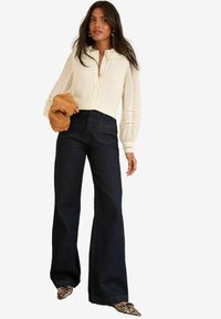 REGULAR FIT - LONG SLEEVE   - Blusa - white ecru