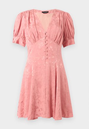 Ροζ φόρεμα από ζακάρ με λουλούδια, φουσκωτά μανίκια, κουμπιά στο μπροστινό μέρος, εφαρμοστή μέση και V-λαιμόκοψη από την Kate Spade New York.