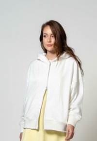 OH APRIL - BELO ZIPPER - Cipzáras pulóver - pearl Miniatűr kép 1