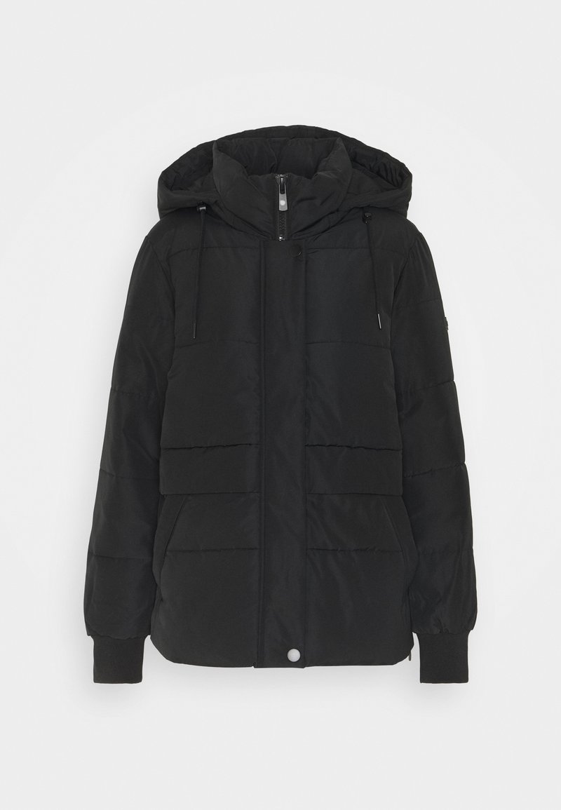 Veste d'hiver noire matelassée avec capuche, fermeture éclair avant, boutons-pression, poches latérales et cordons réglables sur un fond uni.