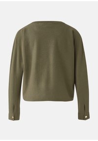 Oliwkowy, dzianinowy sweter z długimi rękawami, okrągłym dekoltem i zapinanymi na guziki mankietami. Gładka faktura, luźny, pudełkowy krój.