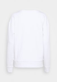 Sweat-shirt blanc à manches longues avec col rond et poignets et ourlet côtelés, vu de dos sur un fond gris clair.