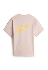 Rosa Baumwoll-T-Shirt mit gelb bedrucktem "Vans"-Logo auf der Rückseite, kurzen Ärmeln und klassischem Rundhalsausschnitt.