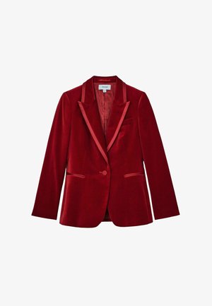 Blazer de terciopelo rojo con solapas de satén y cierre de un solo botón. Cuenta con un bolsillo en el pecho, bolsillos laterales y líneas elegantes para un aspecto entallado.