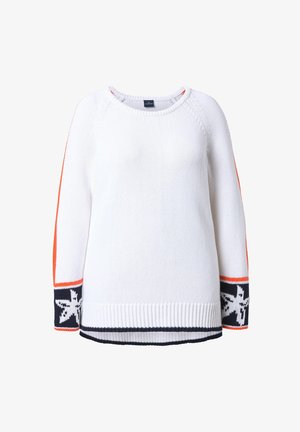 Hvid strikket sweater med orange stribe på ærmerne, ribbet rund halsudskæring og manchetter. Indeholder mørkeblå accenter med et blomsterstrikket mønster.