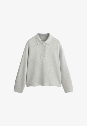 Világosszürke hosszú ujjú galléros póló halkapcsos gombolattal, puha texturált anyagból, fehér háttéren bemutatva.