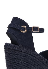 FRED MARTIN COLLECTION BARI - Sandales à plateforme - navy suede
