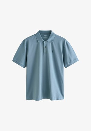 Lichtblauw polo shirt van zacht materiaal, met een klassieke kraag, een twee-knopen sluiting en een klein logo aan de linkerkant.