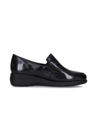 Scarpe slip-on in pelle verniciata nera con punta arrotondata, tacco basso a cuneo e dettagli elastici per facilitare la calzata. Finitura lucida e elegante.