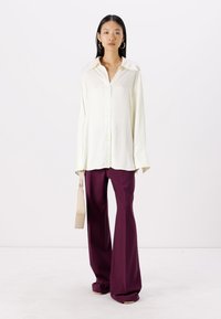 HUGO HIMIA - Kelnės - medium purple
