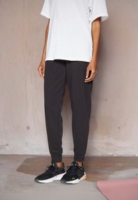 Puma - SMALL LOGO COMFORT HIGH WAIST SWEATPANTS - Joggebukse - black Miniatyrbilde 1