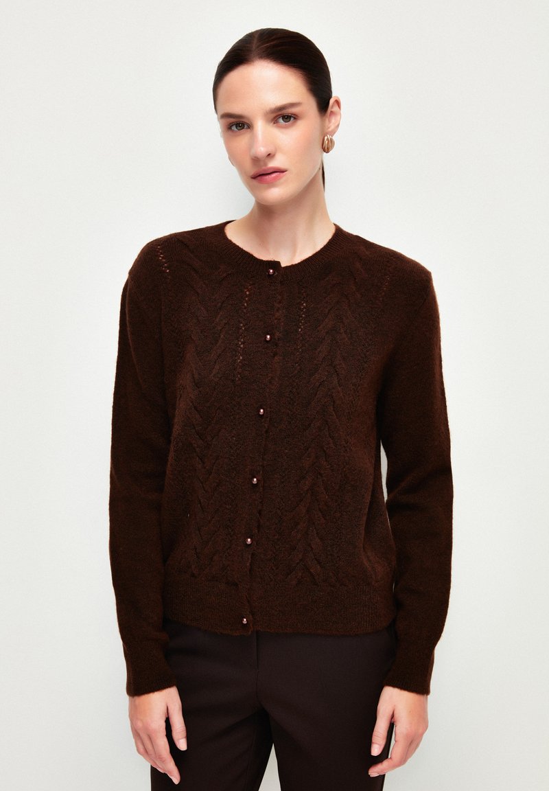 adL BUTTONED FRONT - Strickjacke - brown