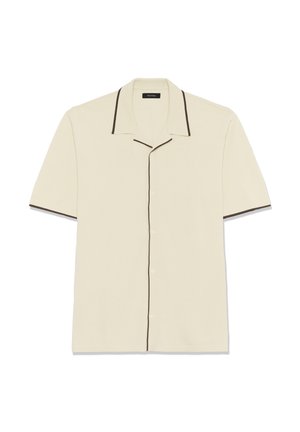 Kurzärmeliges, cremefarbenes Hemd mit einem strukturierten Kragen, braunen Paspeln entlang des Kragens und der Ärmel sowie einer Knopfleiste vorne.