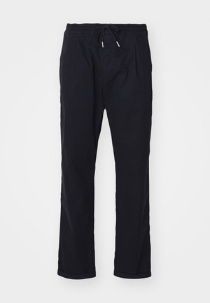 Pantaloni neri leggeri con vita elastica e coulisse. Presentano una vestibilità rilassata, pieghe e orli a fondo manica. Realizzati in materiale traspirante.