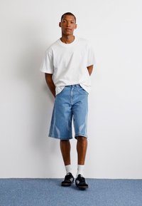adidas Originals FLAMES - Džinsa auduma šorti - light denim